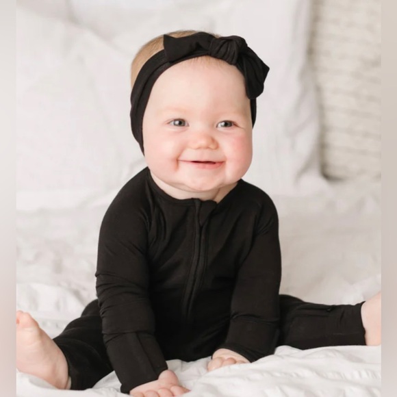 🖤NWT LS Black Zippy🖤 - Picture 2 of 5